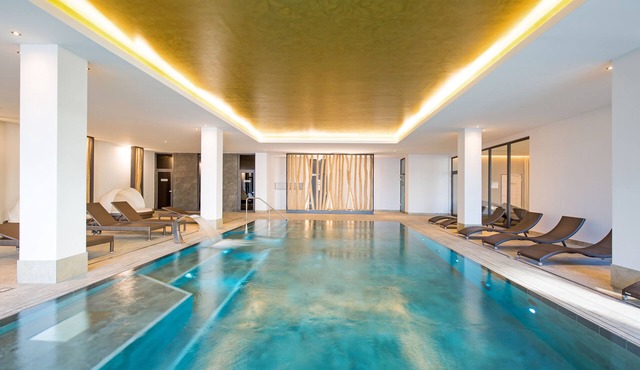 Comfortable large suite, pool and sauna, 30 meters to the beach, large south-facing balcony in Börgerende