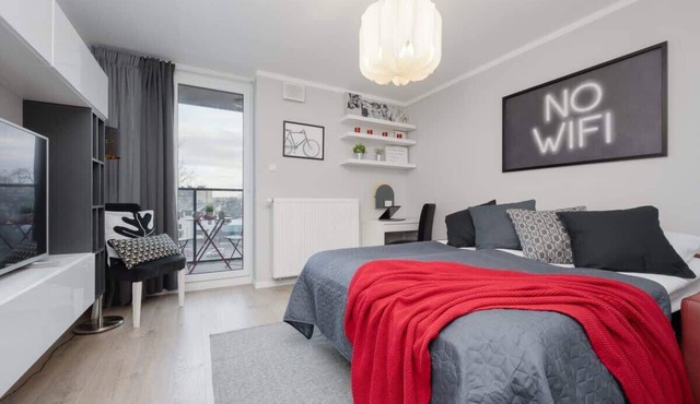 Comfortable Studio in Praga | Balcony and Parking