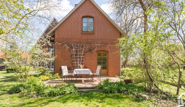 Cottage on large, idyllic grounds, child-friendly