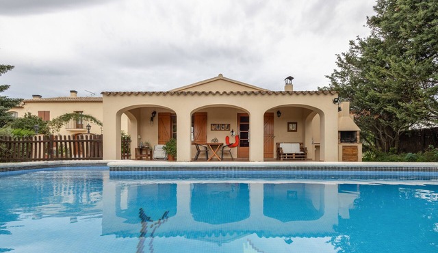 Country House 'Casa Rural Amb Piscina I Jardí' with Private Pool, Wi-Fi and Air Conditioning