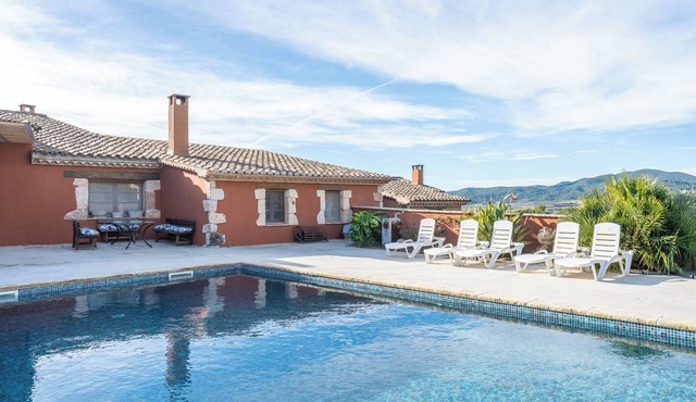 Country House 'Ca La Munda-Can Cruset' with Mountain View, Private Pool and Wi-Fi