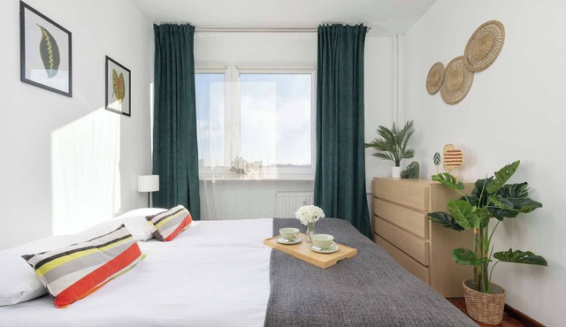 Cozy Apartment with Balcony | Place to Work | Close to the Park