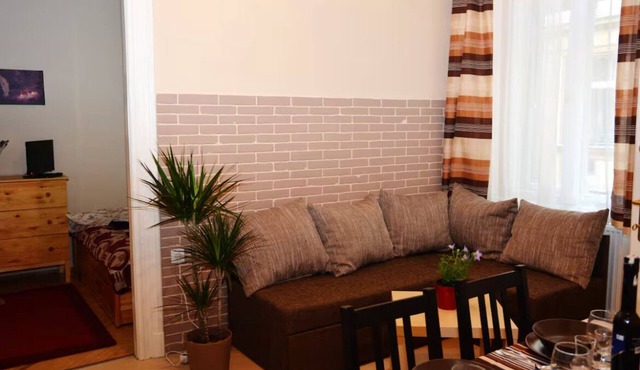 Cozy Balcony Apartment by the Synagogue - Central Budapest