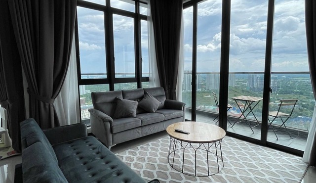 D'pristine 3 bedroom condo 10pax 3mins walk to Legoland!