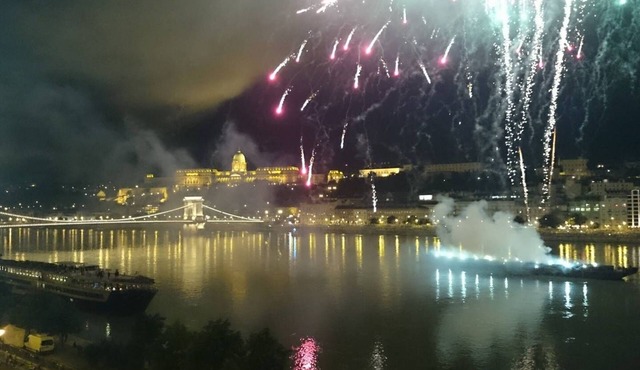 danurama, center of the city, overlooking the danube, enjoy, ladies & gentlemen!