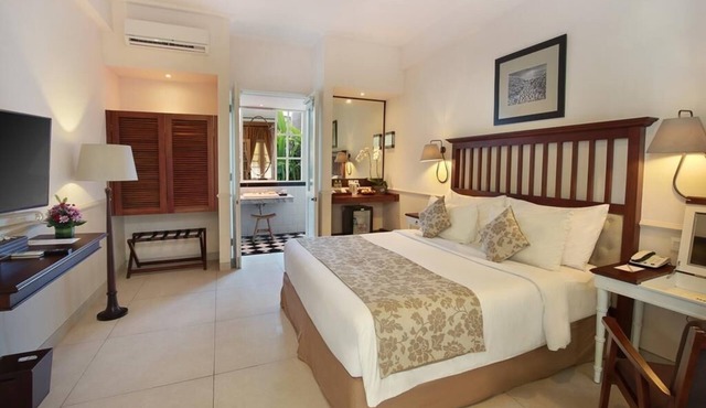 Deluxe Garden Near Beach + Breakfast