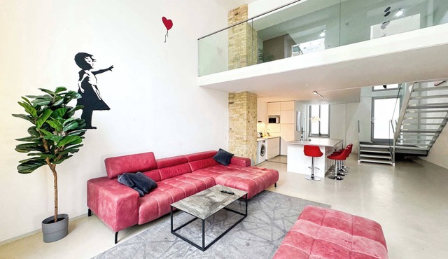 Design Loft with Pool Table for 6