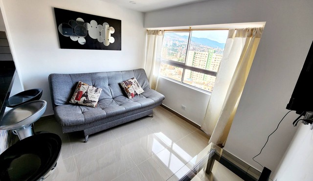 Disfruta Medellín: Comodo Apartamento Completo con Parqueadero Privado
