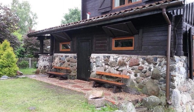 Domek nad jeziorem w Karwiku