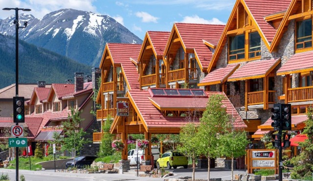 Downtown Banff | Balcony + Rooftop Hot Pools