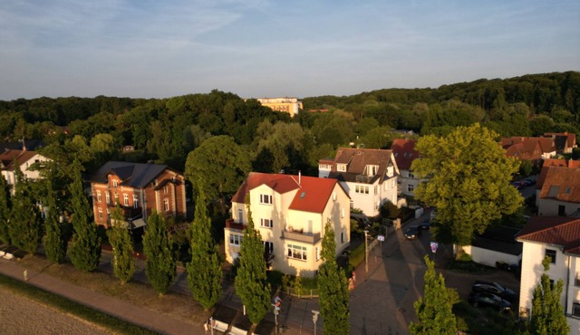 Dream location on Lake Schwerin - apartment right on the beach - 20 steps to the sandy beach