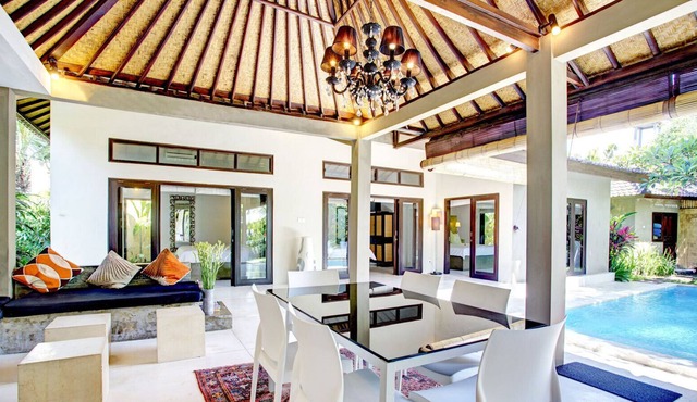Elegant, Chic, Slightly Funky Villa - Lush Gardens, Private Pool