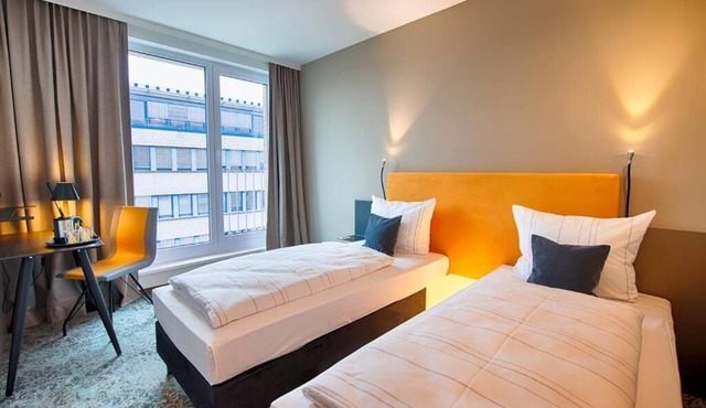 Enjoy Comfort & Relaxation in Modern Room | Entertainment Area & Outdoor Lounge