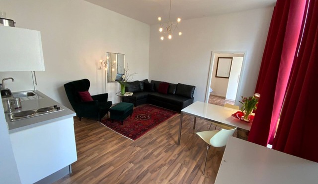 Excellently located 2-room apartment with balcony and high-speed internet in Mitte