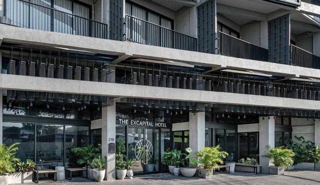 Executive Suite Chic | Bangkok City