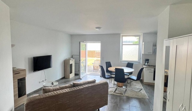 First floor apartment with enclosed garden max. 5 persons. Pet friendly!