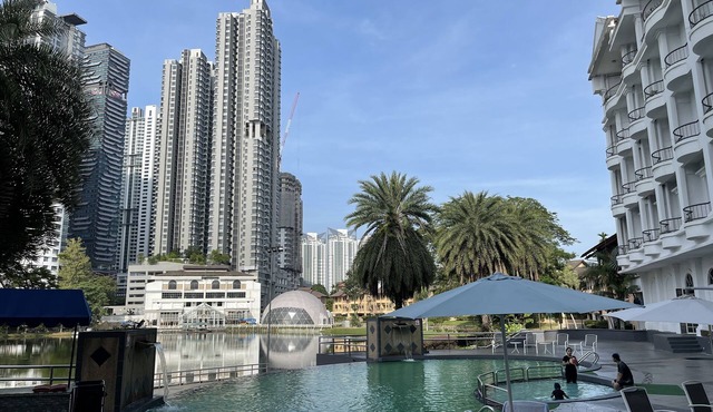 Flamingo Hotel by The Lake