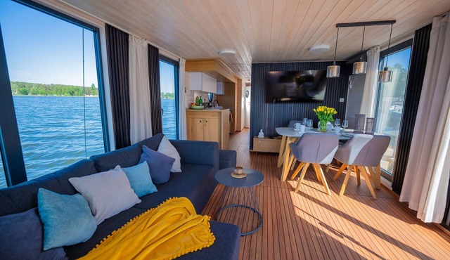 Floatinghouse Juno WOMA D13 – Modern Houseboat with Panoramic Views and Rooftop Terrace