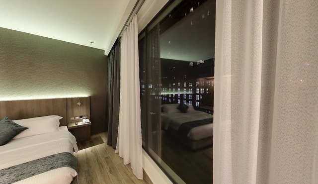 Flora by Crossroads Hotel