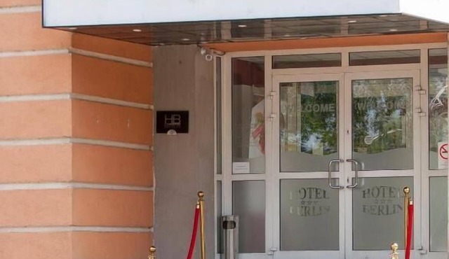 FREE PARKING, FREE BREAKFAST, only 15 minutes to City Center