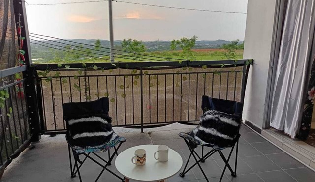 Fun Park Master King bedroom(Balcony+Private Garden+WiFi+Parking+KitchenLaundry)