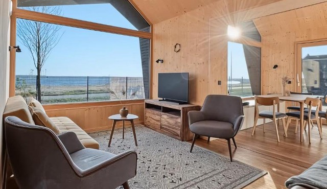 FUTOPIA Strandhäuser mit Seeblick, Sauna & Hot Tub