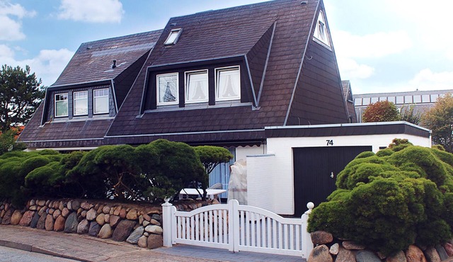 Generous, friendly DHH with terrace and garden in the heart of Westerland
