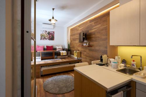 Giselle Apartment with Private Parking by Staymood Holidays