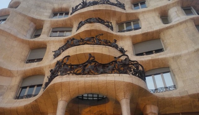 GORGEOUS CITY CENTER! by Ramblas and Passeig de Gracia!