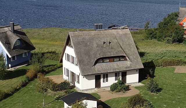 Haus Boddenblick - left side - Ferienhaus Boddenblick and Kranich