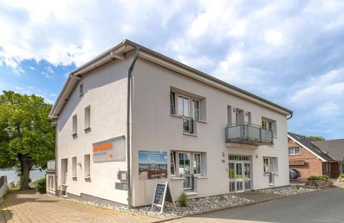 Haus Seeblick mit 9 Wohnungen in Alt Reddevitz