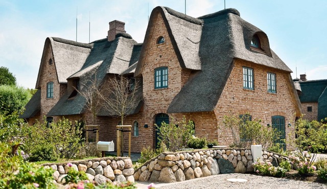 High-quality and elegant semi-detached house under thatch in Archsum in Sylt / Archsum