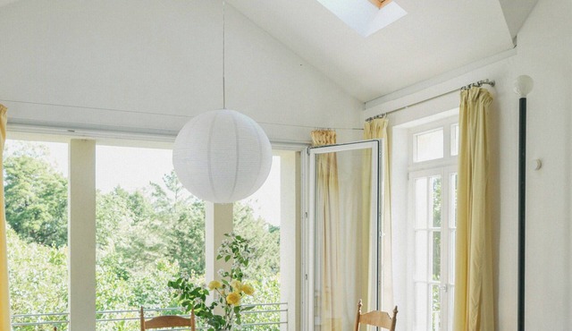 Historic carriage house overlooking Havel