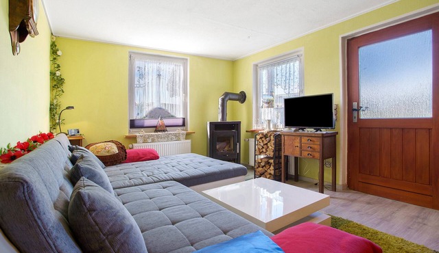 Holiday Apartment 'Wohnung 2' with Shared Terrace, Shared Garden and Wi-Fi