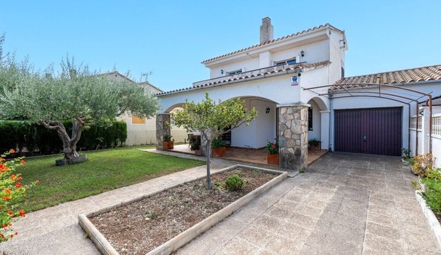Holiday Home 'Creixell' with Private Terrace, Private Garden and Balcony