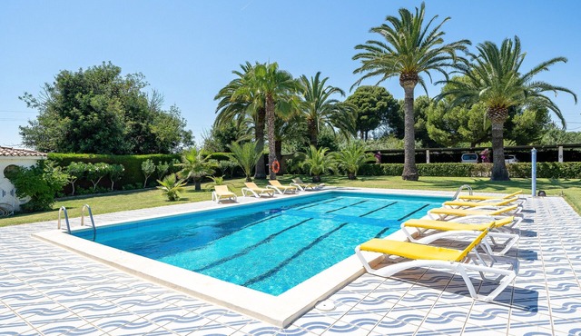 Holiday House Complex Colibri with Shared Pool
