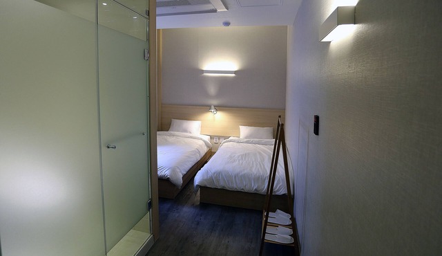 Hotel 8 Hours