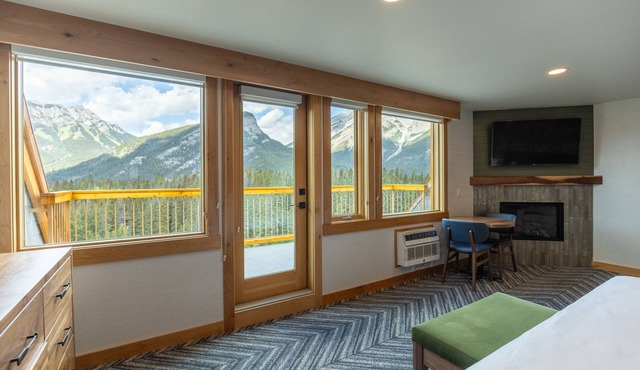 Hotel Canoe and Suites
