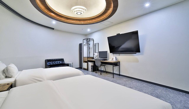 HOTEL LION