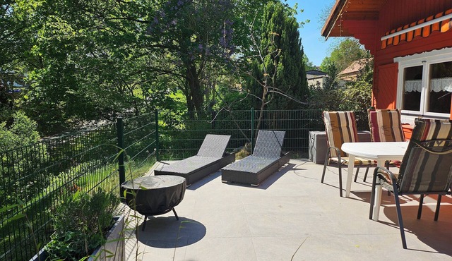 Idyllic vacation home 200 m from Schwarzer See lake with large terrace - pure nature