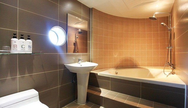 J hotel