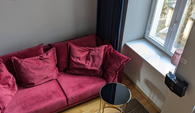 Juliet by mythings - Contemporary design, quiet studio, small & smart.