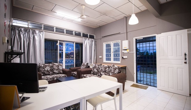 Kemaman Lodge & Cafe - Hostel