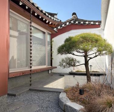 Korea Premium Hanok with Private Jacuzzi in Bukchon Village near Gyeongbokgung, Gwanghwamun, Jongno, Seoul