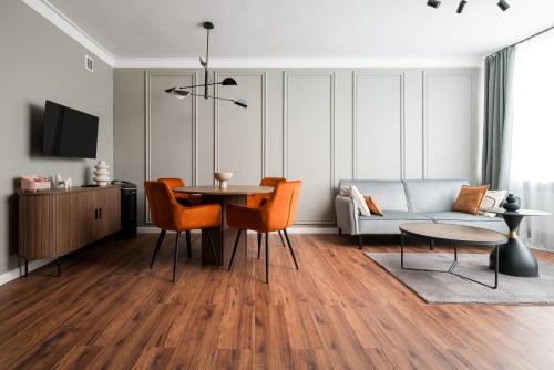 Krasiński Garden Elegant Apartment by BookingHost