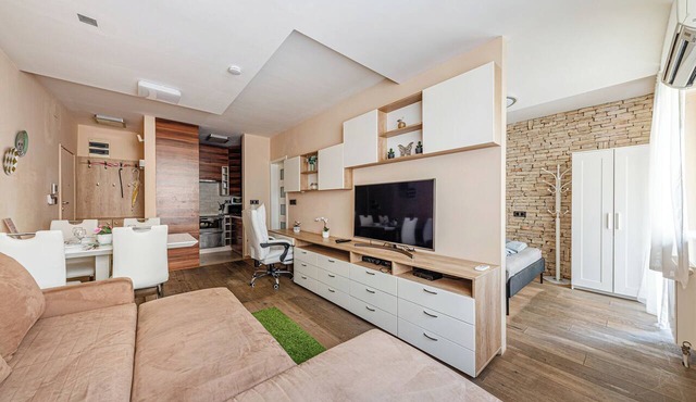 La Dolce Vita –Massage Shower Stay W/Ac + Balcony