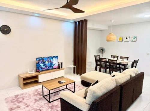 Landed house 16pax setia alam Mall SCCC 4Room WiFi