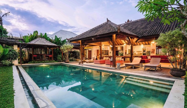 Large 5 bedroom villa with big pool - Seminyak