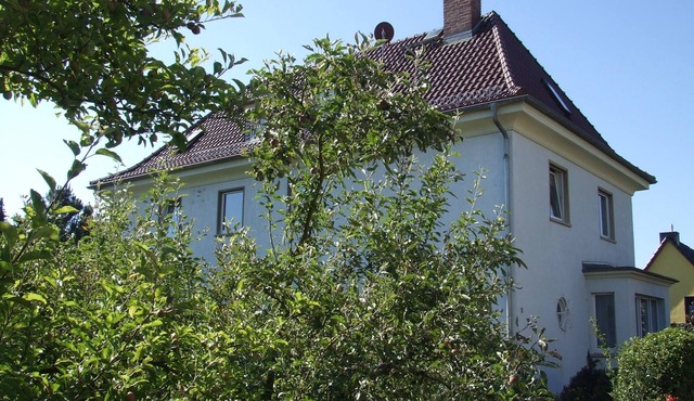 Large, modern, comfortable, in a quiet green area, this centrally located with garden in Weimar