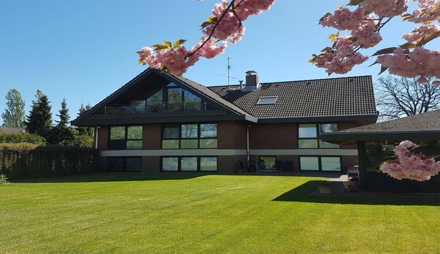 Large vacation home near Hamburg | garden, quiet, family-friendly | 16 pers